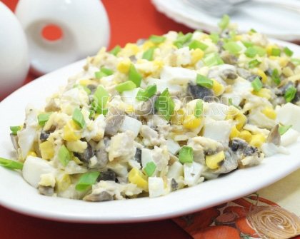 Салат с шампиньонами и куриной грудкой «Маркиз»