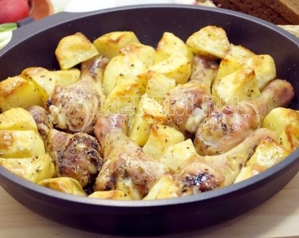 Куриные голени с картошкой в духовке