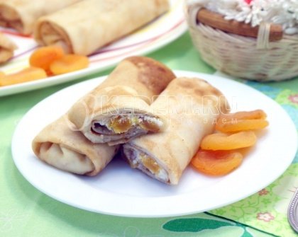 Блины с творогом и курагой