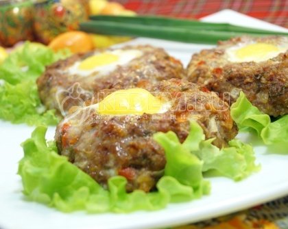 Пасхальные мясные колечки с яйцом