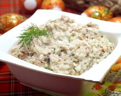 Салат с сайрой и рисом «Чайка»